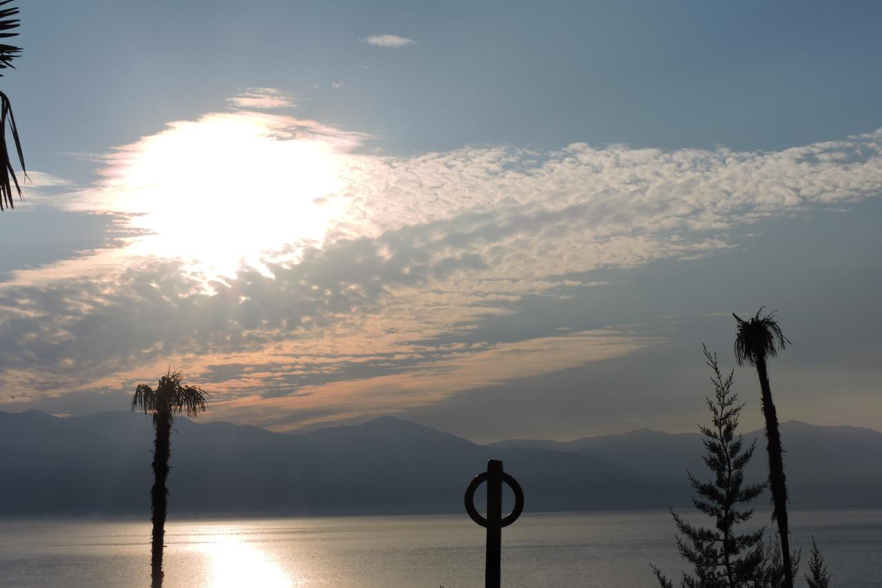 Lakeview Hotel And Resort Otesevo Exterior foto