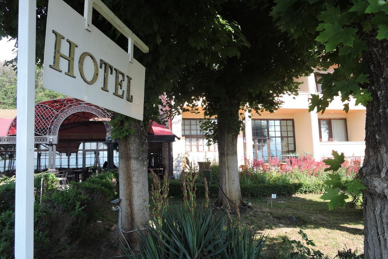 Lakeview Hotel And Resort Otesevo Exterior foto